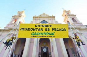 Greenpace en la catedral de salta contra los desmontes