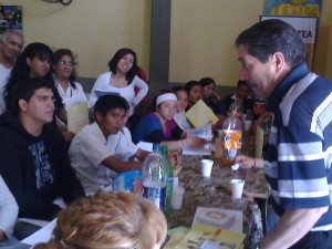 Roberto Gil Martinez, capacitador cubano, capacitando a capacitadores del Programa en Orán
