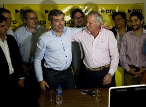 LA FOTO ESPERADA. José Cano (UCR) y José Manuel Avellaneda (PRO) encabezaron ayer un encuentro político
