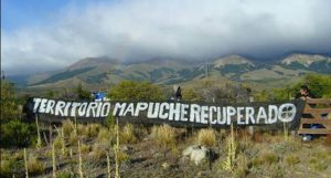 Represion de gendarmeria a mapuches que recuperaron tierras demanos de Benetton
